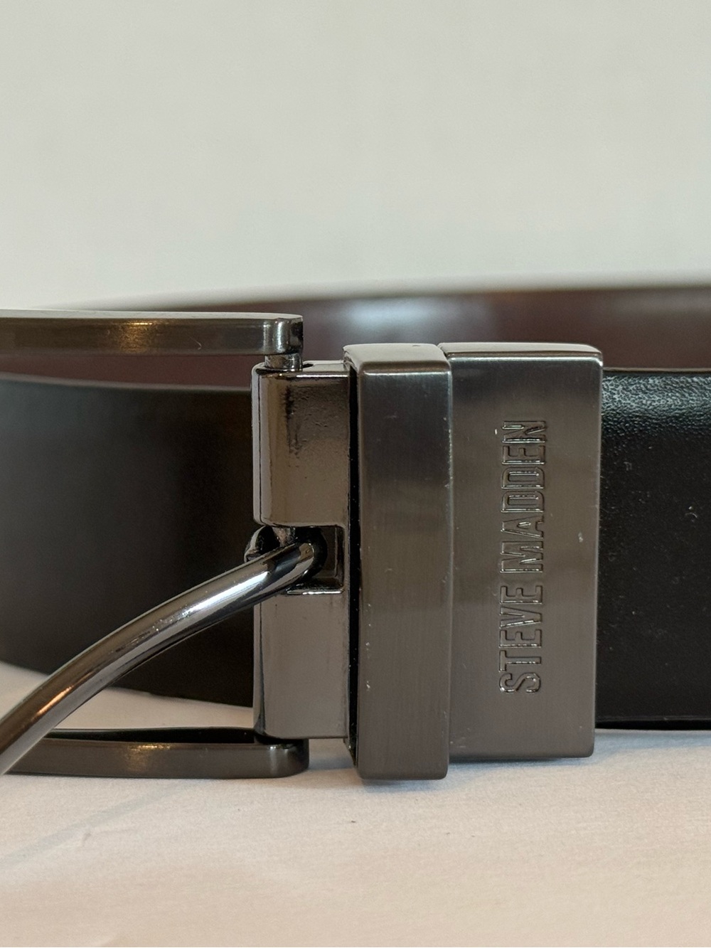 Steve Madden Black Patent Belt with Gunmetal Logo Buckle Men’s size 38